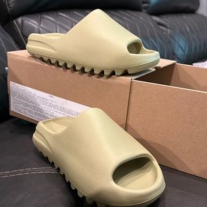 Yeezy Slides Resin Unisex size 5 Brand new
